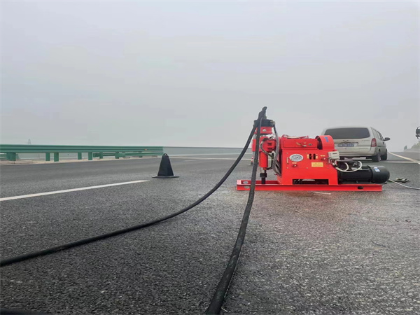 尖峰镇马路路基路面开裂下沉注浆加固灌浆